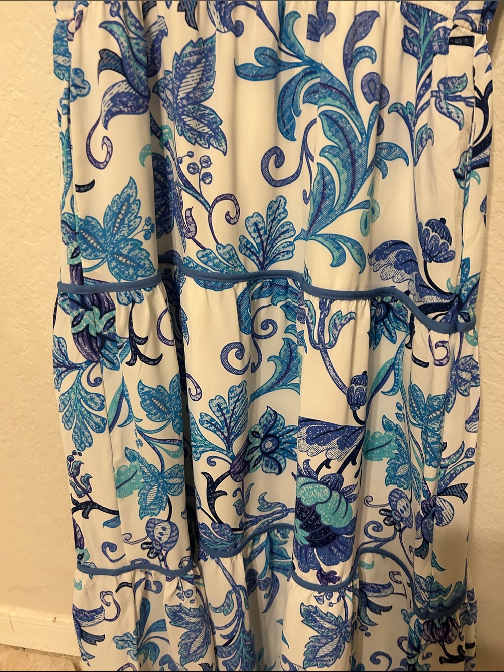 🎒Pretty Garden White & Blue Floral V-Neck Tiered Midi Dress size L GUC - Picture 10 of 15